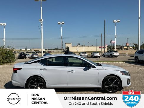 New 2025 Nissan Altima 2.5 SR w/ SR Premium Package image 4