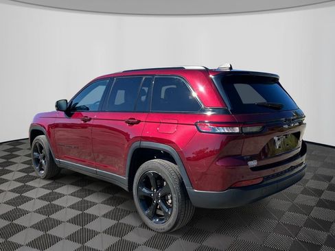 Used 2023 Jeep Grand Cherokee Altitude AWD/4WD image 3