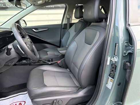 Used 2023 Kia Niro EX w/ EX Cold Weather Package FWD image 12