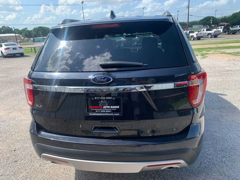 Used 2017 Ford Explorer XLT w/ Equipment Group 202A FWD image 8