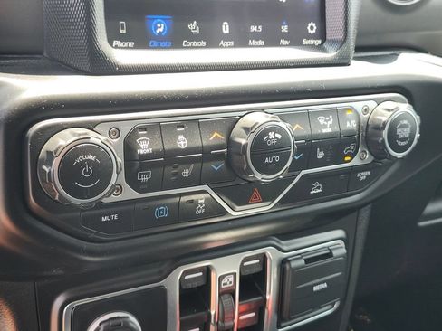 Used 2023 Jeep Wrangler Unlimited w/ Cold Weather Group AWD/4WD image 20