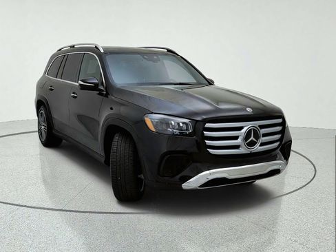 Used 2025 Mercedes-Benz GLS 450 4MATIC image 4