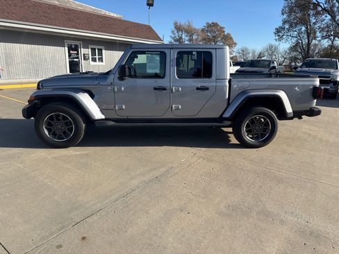 Used 2021 Jeep Gladiator Overland w/ Popular Equipment Package image 2