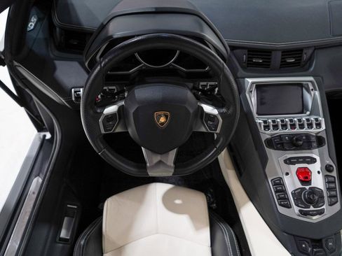 Used 2014 Lamborghini Aventador LP 700-4 image 11
