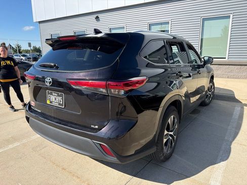 Used 2021 Toyota Highlander XLE FWD image 5