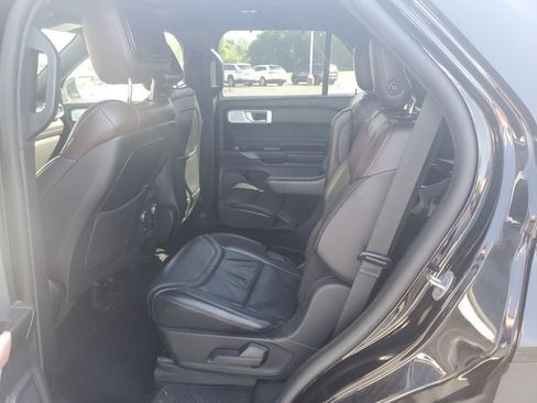 Used 2020 Ford Explorer Platinum w/ Premium Technology Package AWD/4WD image 6