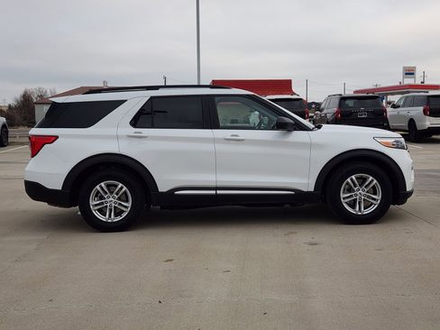 Used 2023 Ford Explorer XLT w/ Equipment Group 202A image 8