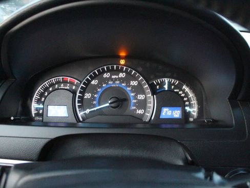 Used 2012 Toyota Camry XLE FWD image 21