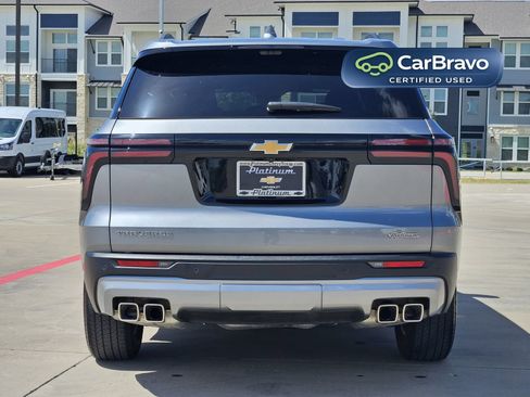 Certified 2026 Chevrolet Traverse LT w/ Driver Confidence Package FWD image 8