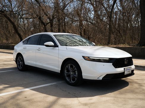 Used 2025 Honda Accord EX-L image 2
