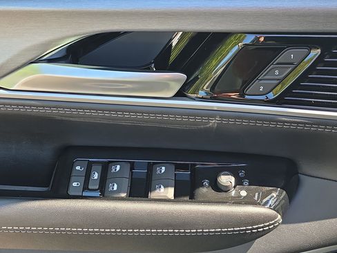 New 2026 Jeep Grand Wagoneer L Limited AWD/4WD image 24
