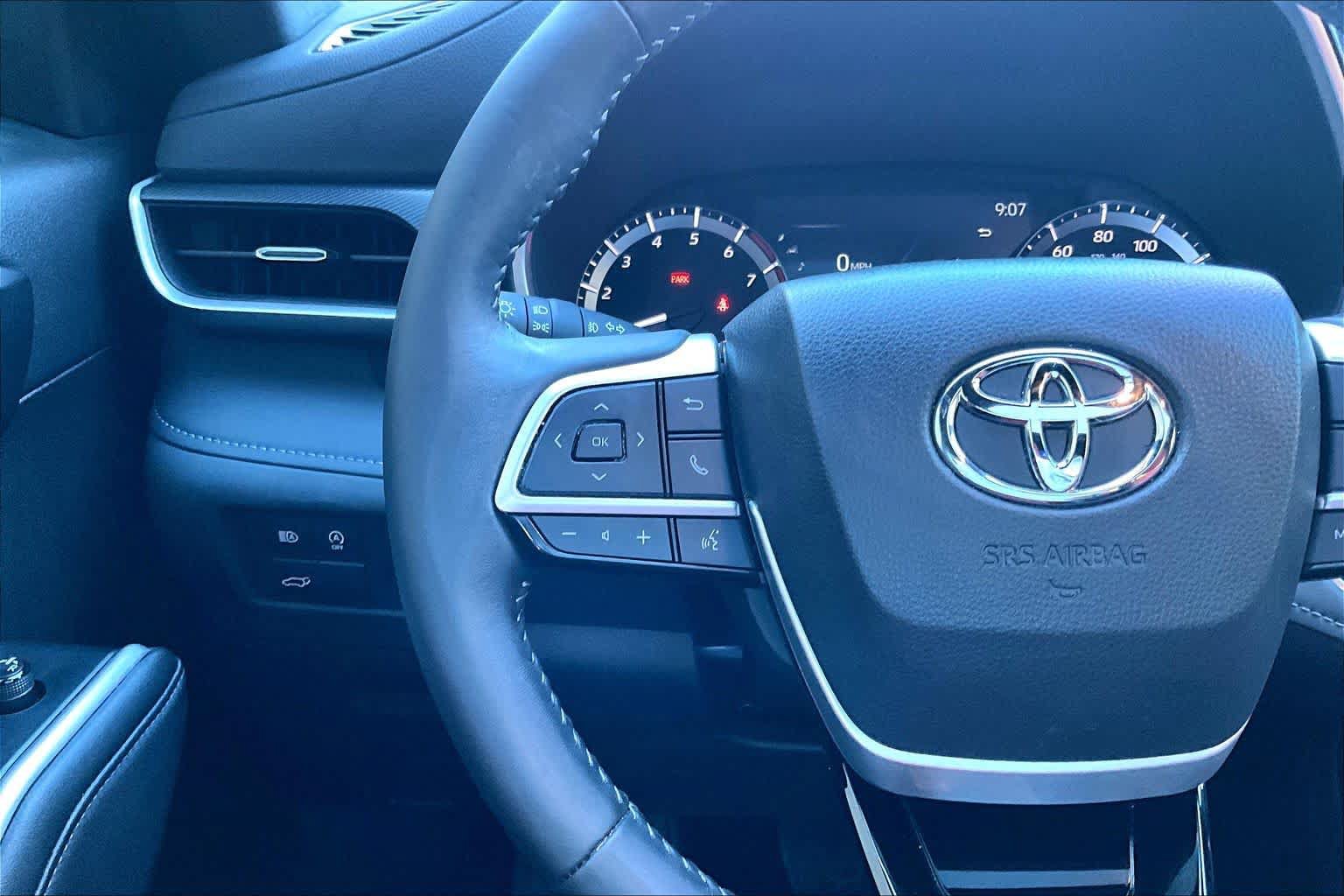 Used 2024 Toyota Highlander XSE FWD image 24