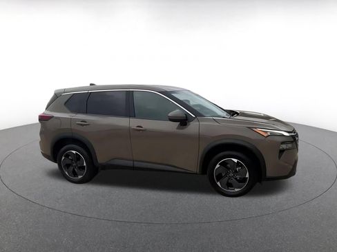 Used 2025 Nissan Rogue SV AWD/4WD image 2