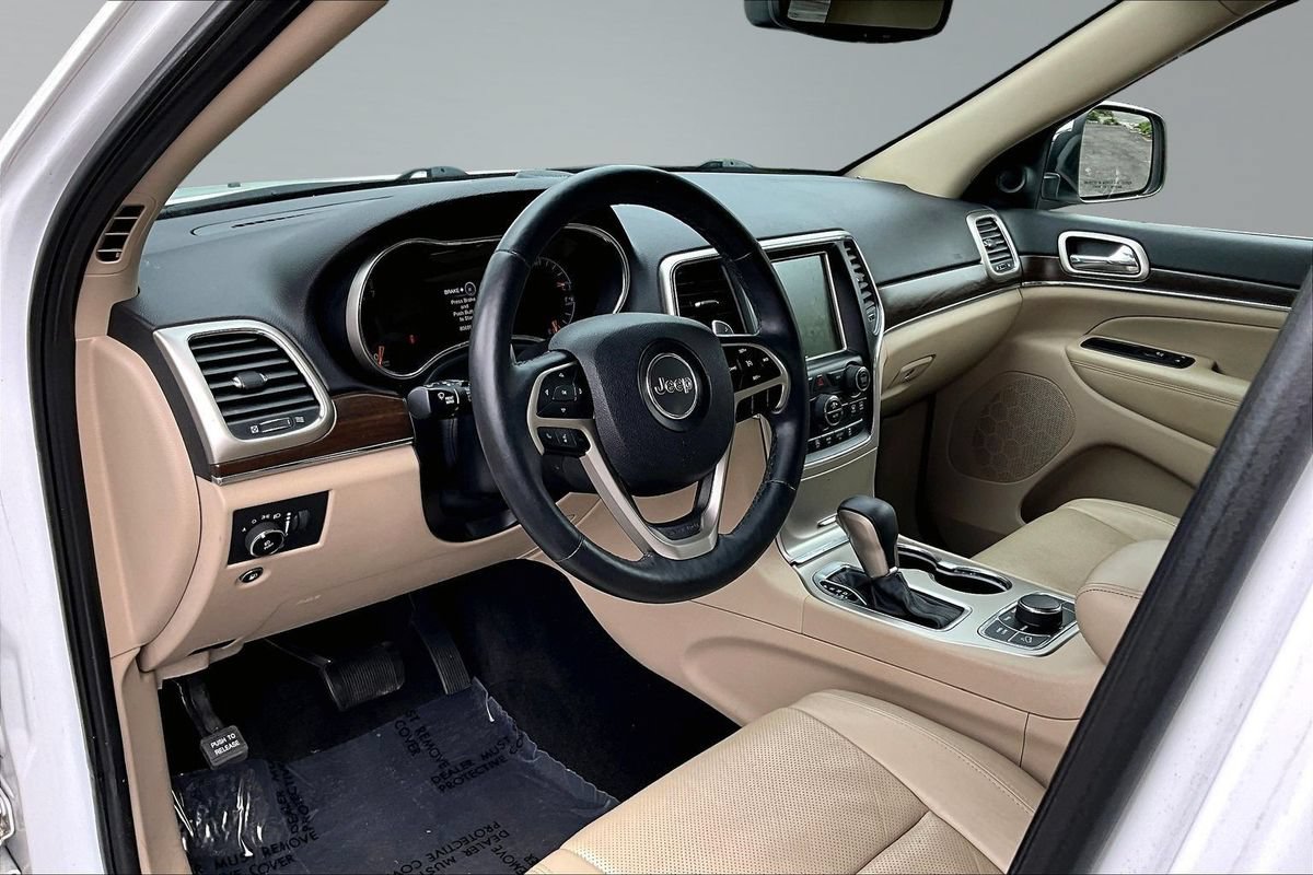 Used 2017 Jeep Grand Cherokee Limited w/ Luxury Group II AWD/4WD image 11