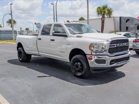 Used 2022 RAM 3500 Tradesman w/ Chrome Appearance Group AWD/4WD image 11