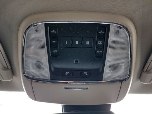 Used 2017 Chrysler 300 C w/ Safetytec Group II image 27