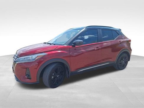 Certified 2022 Nissan Kicks SR w/ Premium Package FWD image 3