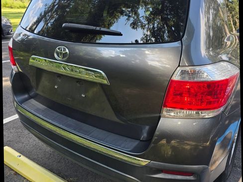 Used 2013 Toyota Highlander FWD image 11