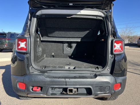 Used 2016 Jeep Renegade Trailhawk w/ Premium Trailhawk Package image 20