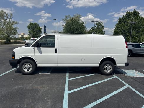 Used 2018 Chevrolet Express 3500 Extended w/ Driver Convenience Package RWD image 21