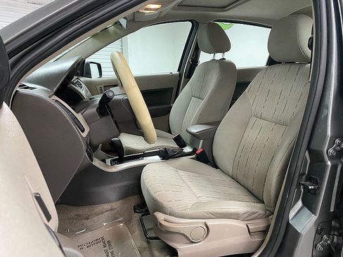 Used 2010 Ford Focus SE image 10