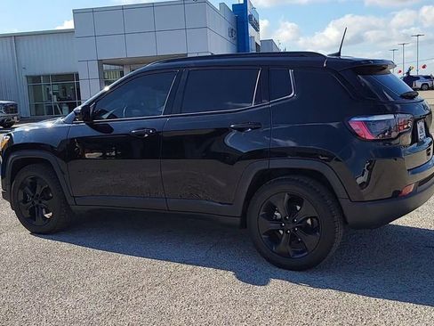 Used 2021 Jeep Compass Latitude image 4