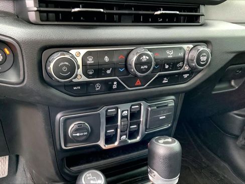 Used 2024 Jeep Wrangler Sport S image 30