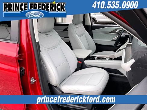 Used 2025 Ford Explorer Platinum w/ Ultimate Package image 7