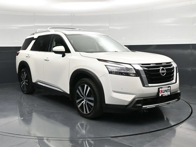 Used 2024 Nissan Pathfinder Platinum w/ Cargo Package AWD/4WD image 6