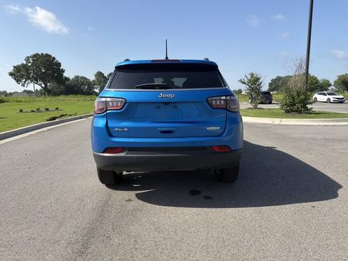 Used 2024 Jeep Compass Latitude AWD/4WD image 4