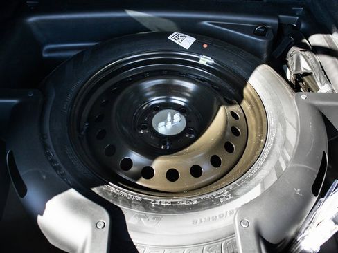 Used 2023 Jeep Grand Cherokee Overland w/ Luxury Tech Group IV image 23