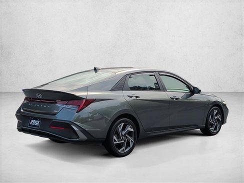 Used 2025 Hyundai Elantra SEL FWD image 5