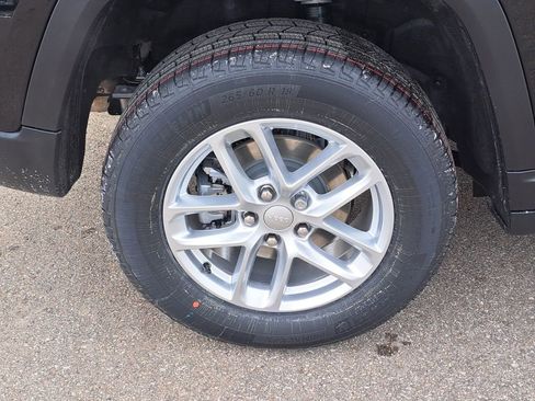 New 2026 Jeep Grand Cherokee Laredo image 6