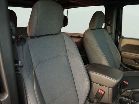 Used 2025 Jeep Wrangler Sport AWD/4WD image 15