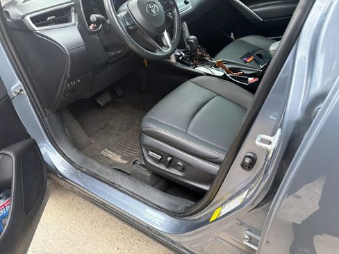 Used 2022 Toyota Corolla Cross XLE w/ Convenience Package FWD image 7
