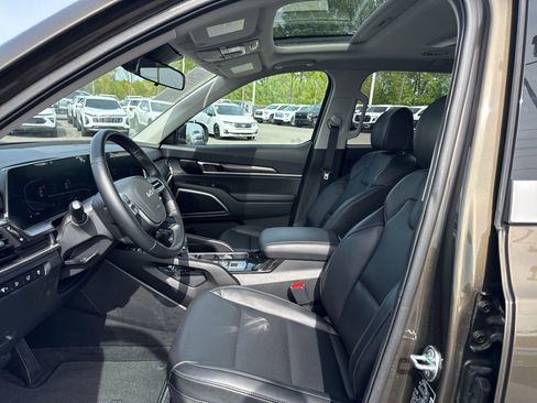Used 2025 Kia Telluride S image 9
