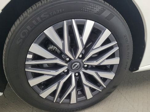 Used 2025 Nissan Altima 2.5 SV FWD image 31