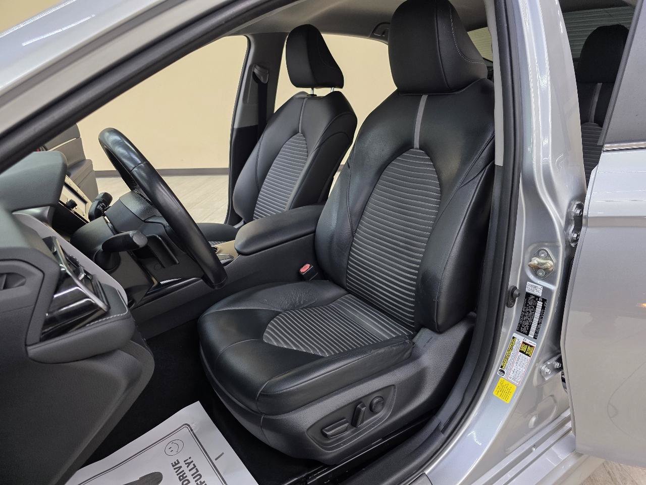 Used 2019 Toyota Camry SE w/ Convenience Package FWD image 16