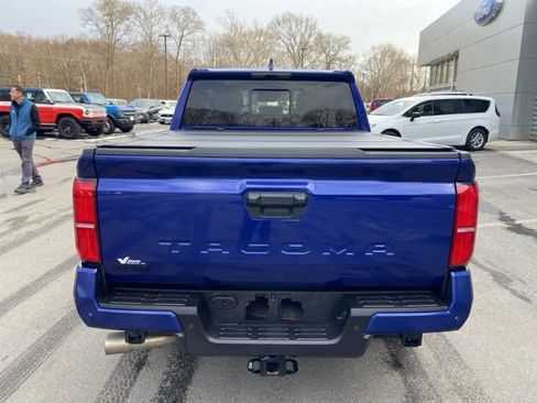 Used 2024 Toyota Tacoma TRD Off-Road image 5