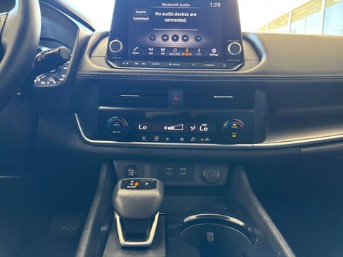 Used 2025 Nissan Rogue SV FWD image 17