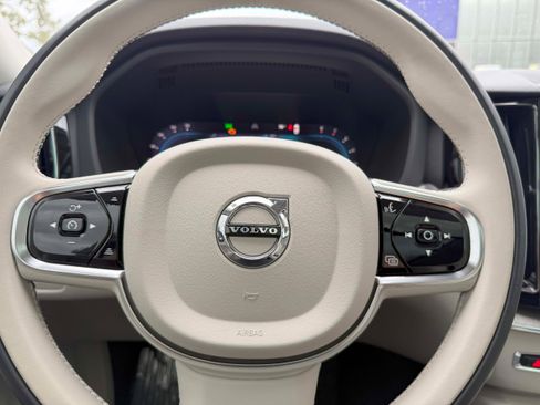 Certified 2023 Volvo XC60 B5 Plus w/ Climate Package image 19