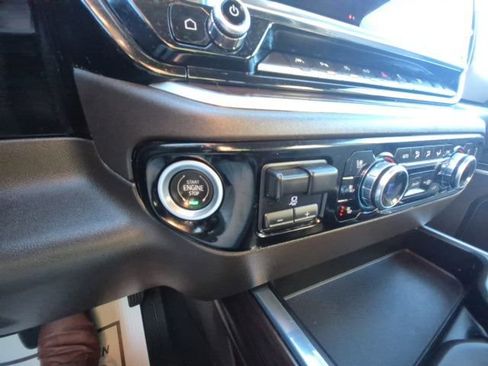 Used 2022 GMC Sierra 1500 SLT image 33