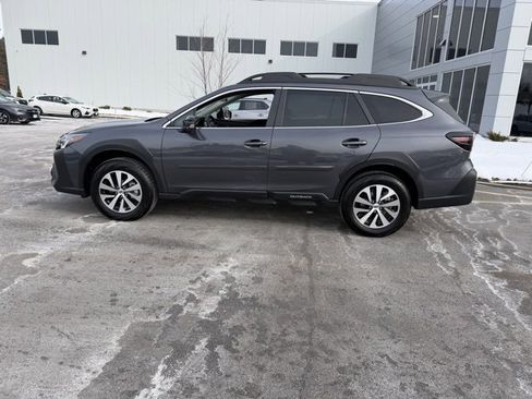 Used 2025 Subaru Outback Premium image 8
