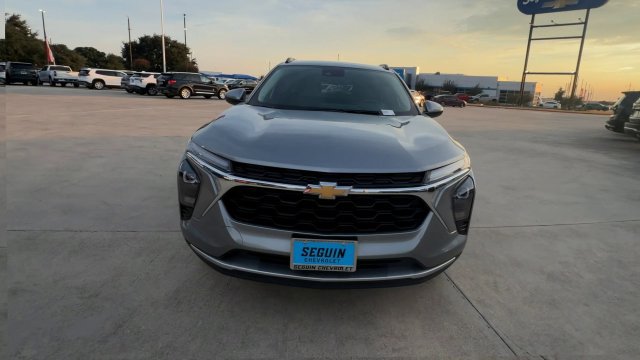 Used 2025 Chevrolet Trax LT w/ Driver Confidence Package FWD image 3