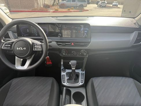 Used 2025 Kia Seltos LX image 12