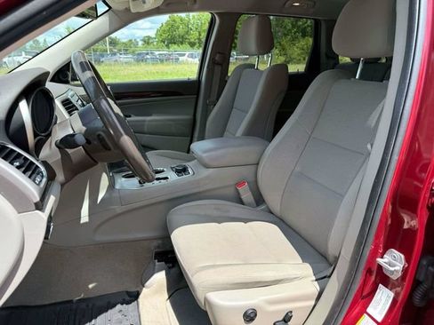 Used 2012 Jeep Grand Cherokee Laredo w/ Laredo E Group AWD/4WD image 18