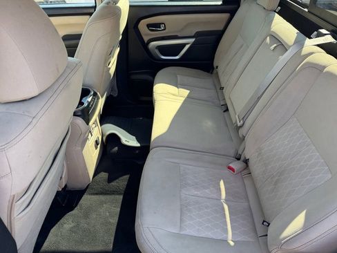 Used 2017 Nissan Titan SV image 11