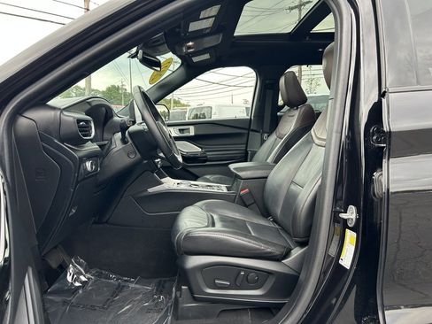 Certified 2022 Ford Explorer Platinum w/ Equipment Group 601A image 14