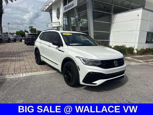 Certified 2024 Volkswagen Tiguan SE R-Line FWD image 4