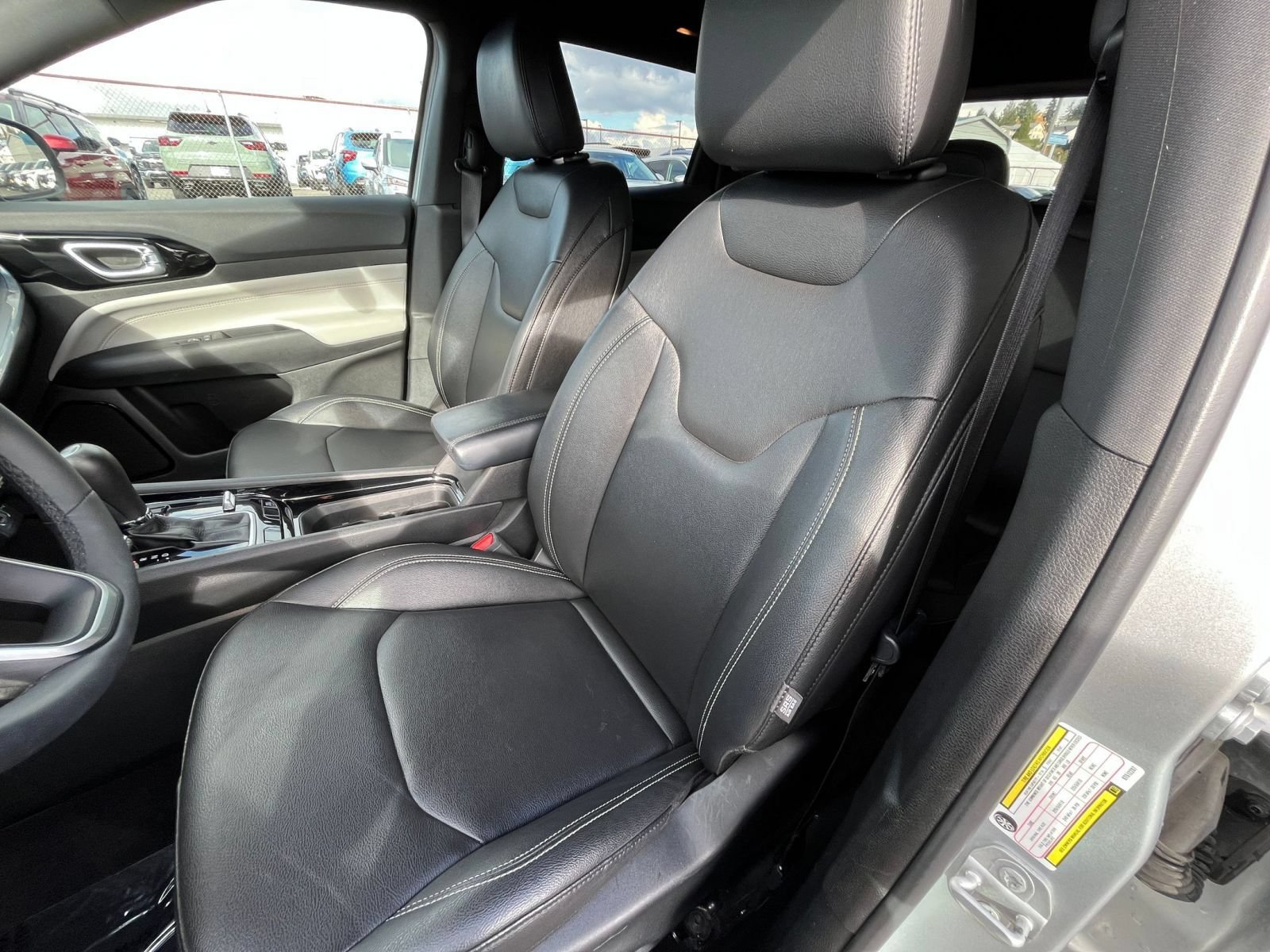 Used 2025 Jeep Compass Limited AWD/4WD image 36